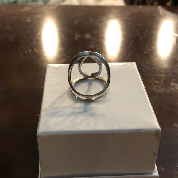 Silver ring - Picture 2 of 3